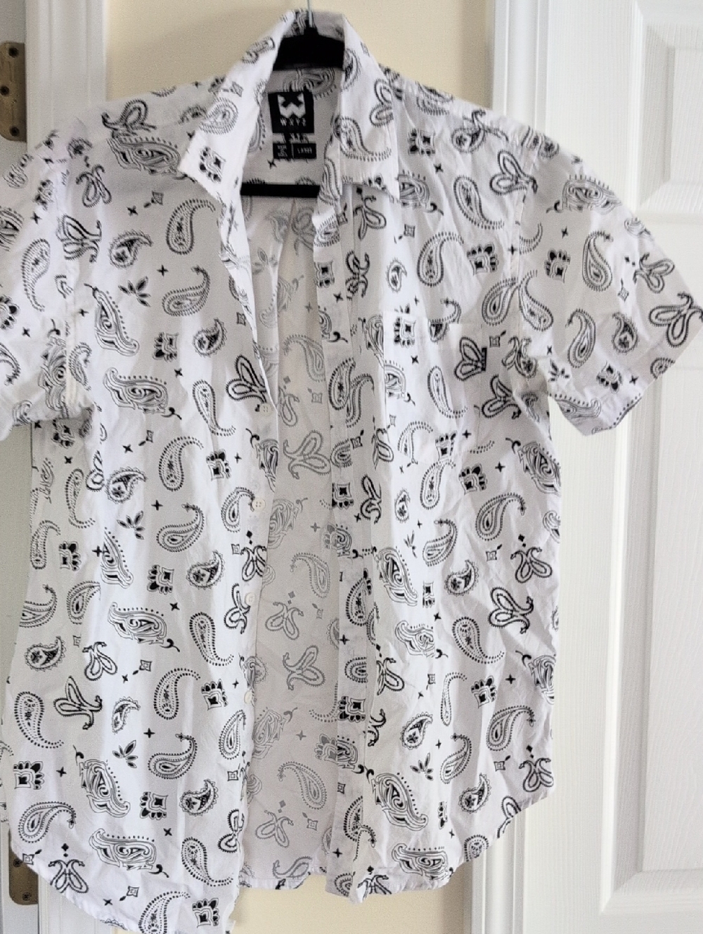 WXYZ Black & White Bandana Print Shirt - Large